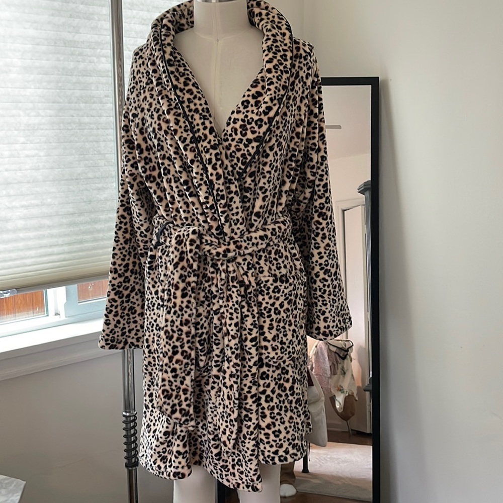 Brand NWT! Victorias Secret super soft leopard print robe. XS/S